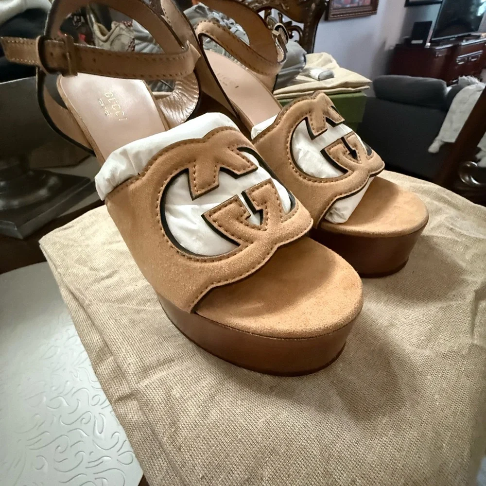 NEW Gucci Interlocking G Cut-Out Platform Sandals - Cuir Brown SIZE: EU39
(US 9) - Picture 10 of 14